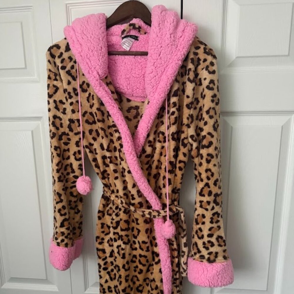 Em & Alfie Leopard Print Robe